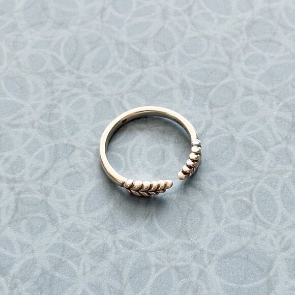 Pandora Silver Leaf Ring Size 8 | Nature-Inspired Sterling Open Band - Picture 3 of 6